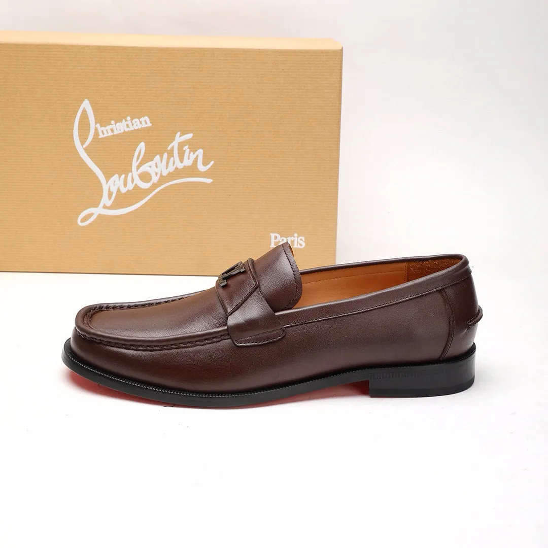 Batch 1,080 yuan 💰••New real shots••CL～High-end men’s 👔casual•loafers with red soles! ••🆑Genuine and top-quality goods from original orders ••✅💯 Purchase goods from top-quality original orders! Original imported patterned cowhide ➕Imported cowhide lining ➕Cowhide feet ➕Original leather outsole~🉑️Feel free to compare the authentic ones! Size: 38-44 (45.46.47 can be customized)